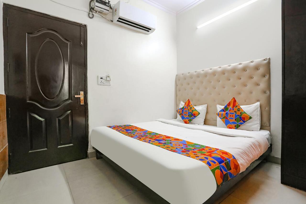 โอโย แฟล็กชิป 75558 เดอะ กัวร์ ลาซิซ โฮเทล ใกล้สถานีรถไฟใต้ดินลัชปัตนคร Hotel นิวเดลี ภายนอก รูปภาพ
