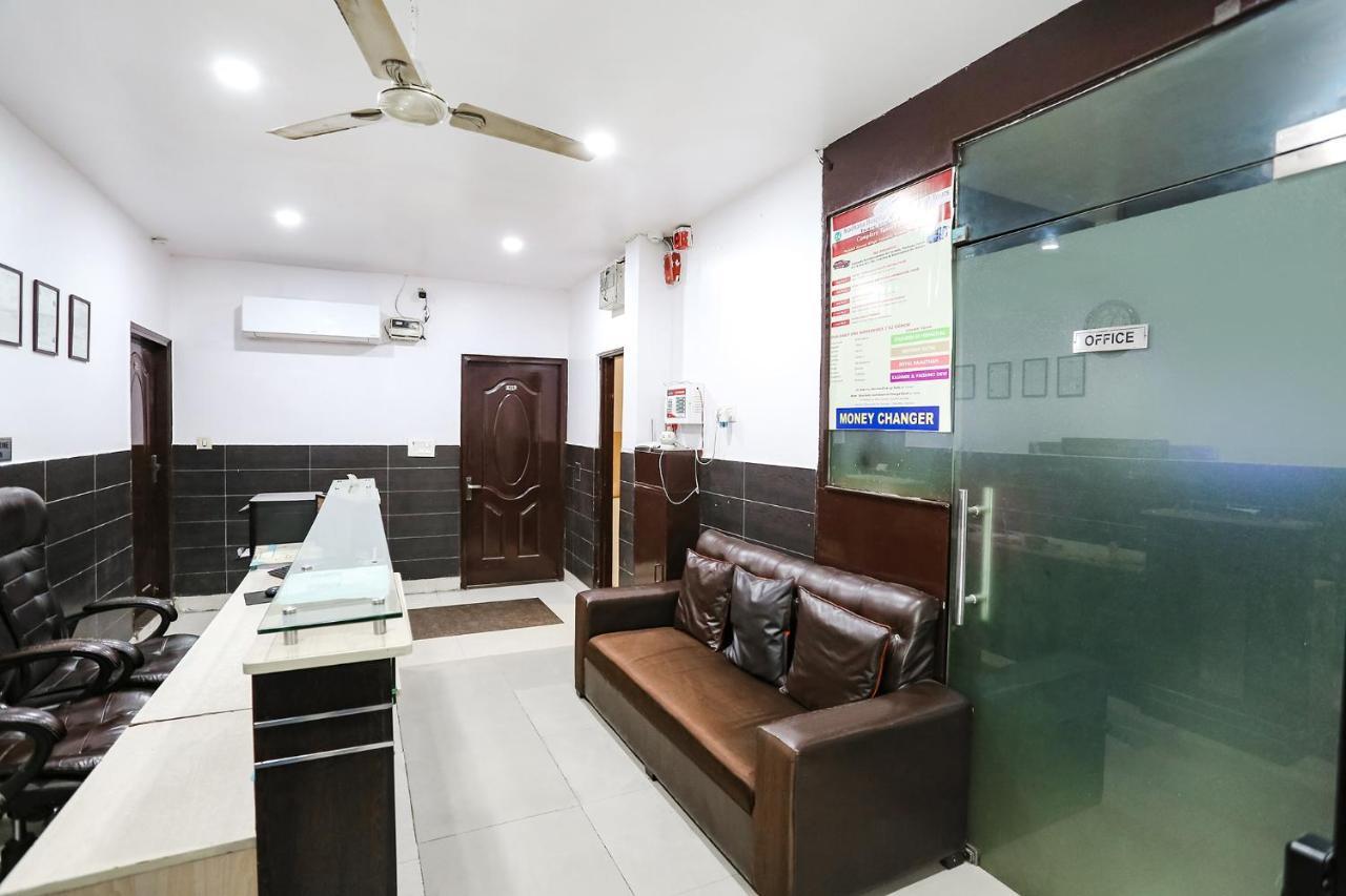 โอโย แฟล็กชิป 75558 เดอะ กัวร์ ลาซิซ โฮเทล ใกล้สถานีรถไฟใต้ดินลัชปัตนคร Hotel นิวเดลี ภายนอก รูปภาพ