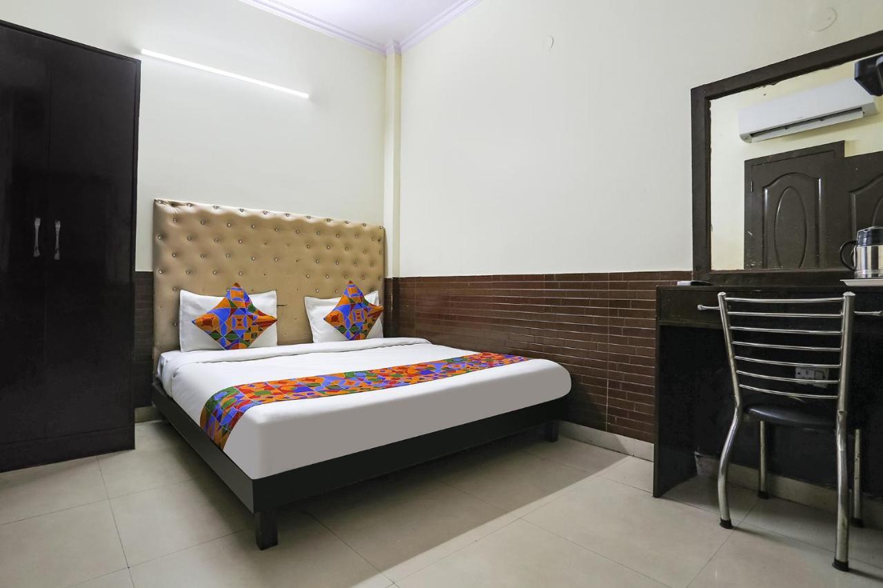 โอโย แฟล็กชิป 75558 เดอะ กัวร์ ลาซิซ โฮเทล ใกล้สถานีรถไฟใต้ดินลัชปัตนคร Hotel นิวเดลี ภายนอก รูปภาพ