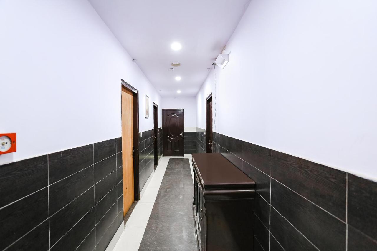 โอโย แฟล็กชิป 75558 เดอะ กัวร์ ลาซิซ โฮเทล ใกล้สถานีรถไฟใต้ดินลัชปัตนคร Hotel นิวเดลี ภายนอก รูปภาพ