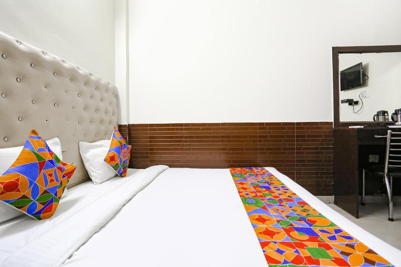 โอโย แฟล็กชิป 75558 เดอะ กัวร์ ลาซิซ โฮเทล ใกล้สถานีรถไฟใต้ดินลัชปัตนคร Hotel นิวเดลี ภายนอก รูปภาพ