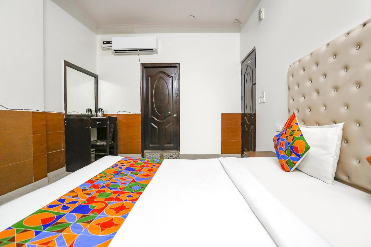 โอโย แฟล็กชิป 75558 เดอะ กัวร์ ลาซิซ โฮเทล ใกล้สถานีรถไฟใต้ดินลัชปัตนคร Hotel นิวเดลี ภายนอก รูปภาพ