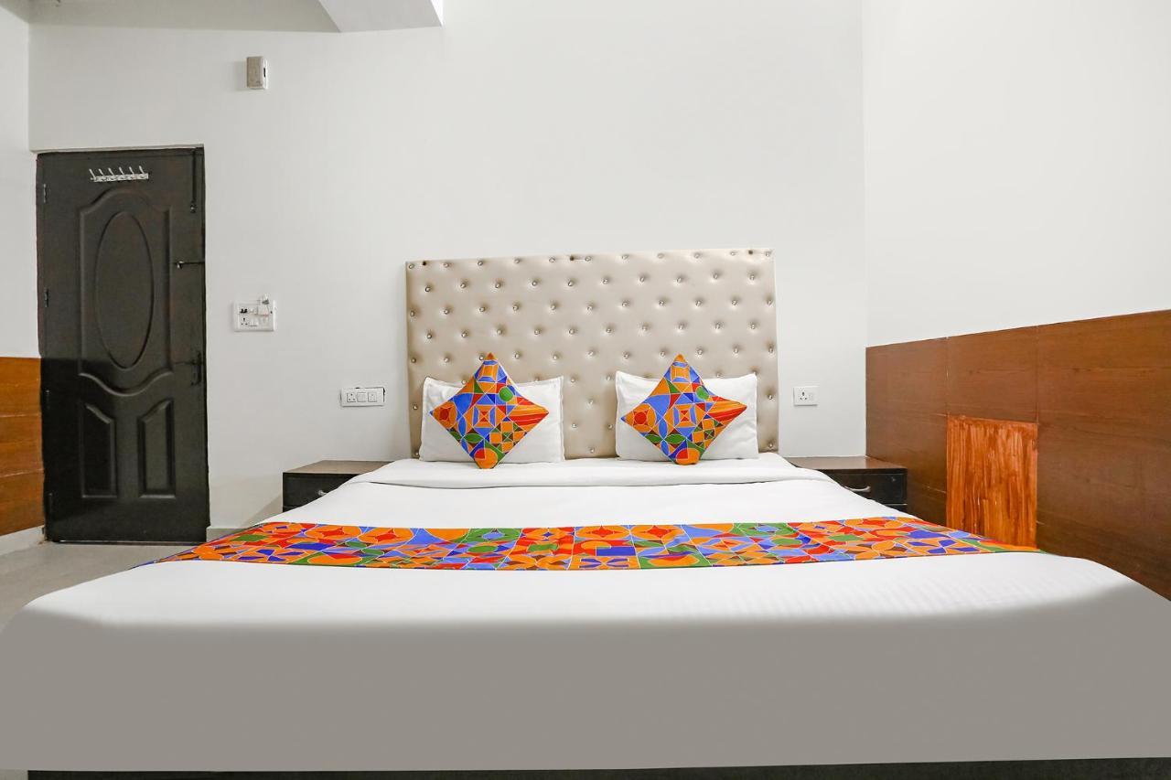 โอโย แฟล็กชิป 75558 เดอะ กัวร์ ลาซิซ โฮเทล ใกล้สถานีรถไฟใต้ดินลัชปัตนคร Hotel นิวเดลี ภายนอก รูปภาพ