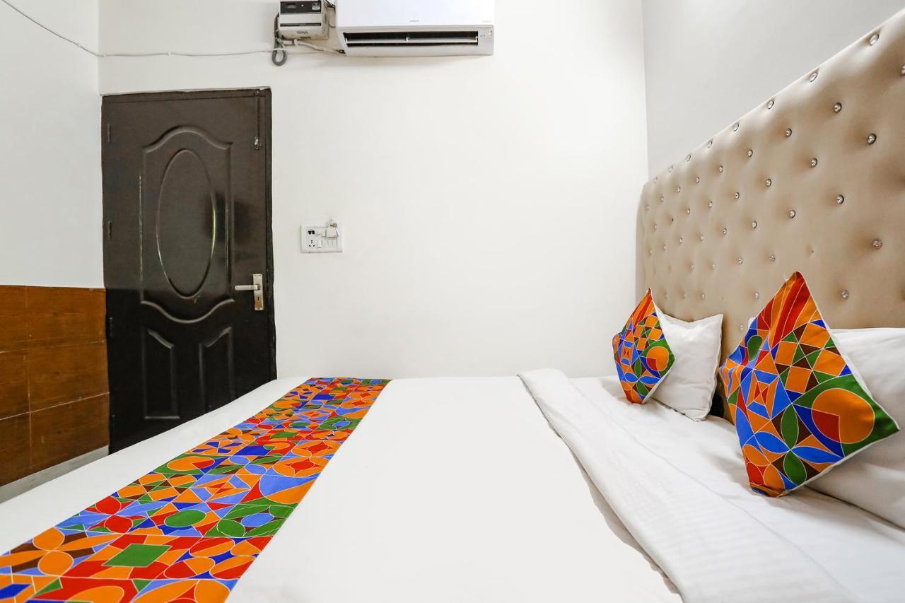 โอโย แฟล็กชิป 75558 เดอะ กัวร์ ลาซิซ โฮเทล ใกล้สถานีรถไฟใต้ดินลัชปัตนคร Hotel นิวเดลี ภายนอก รูปภาพ