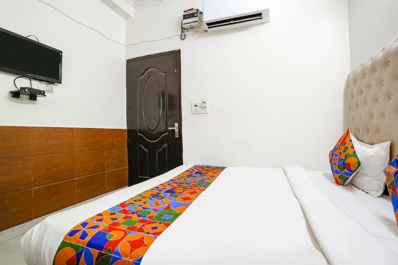 โอโย แฟล็กชิป 75558 เดอะ กัวร์ ลาซิซ โฮเทล ใกล้สถานีรถไฟใต้ดินลัชปัตนคร Hotel นิวเดลี ภายนอก รูปภาพ